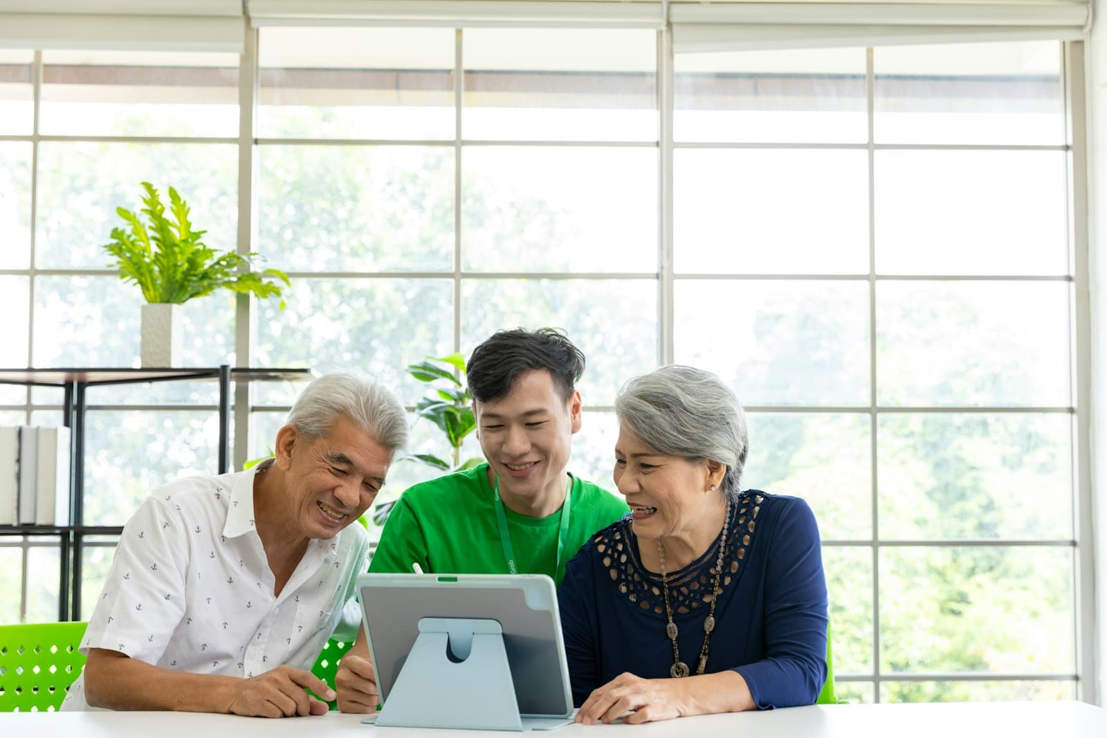 Advisor reviewing retirement options on a tablet with an older couple