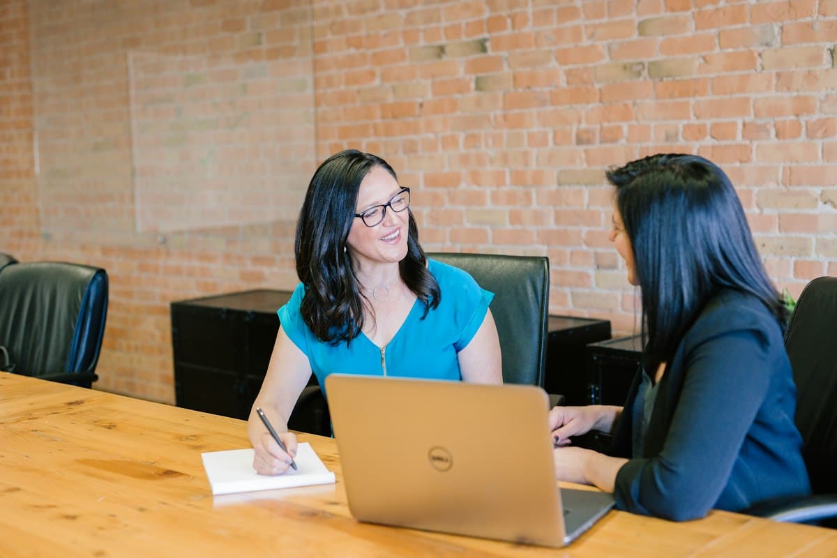Advisor in a one-on-one conversation with a client at a table